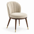 Chaise rembourrée en tissu bouclé beige, pieds en bois brun et détails dorés, 62 × 65 × 82 cm